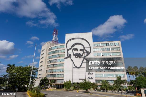 ministeriet för informatik och kommunikation i l'avana, kuba - revolutionstorget havanna bildbanksfoton och bilder