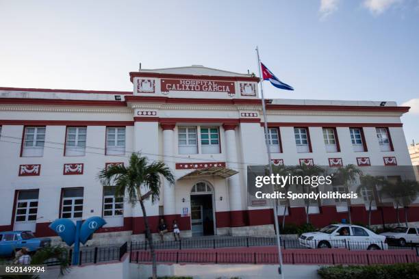 hosptial in havanna, kuba - cuban doctors stock-fotos und bilder