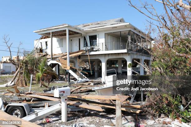 huis verwoest door de orkaan irma laadstok sleutel in florida keys - orkaan irma 2017 stockfoto's en -beelden