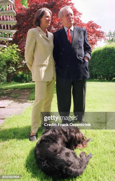 Johannes Rau and his wife Christina in their garden.