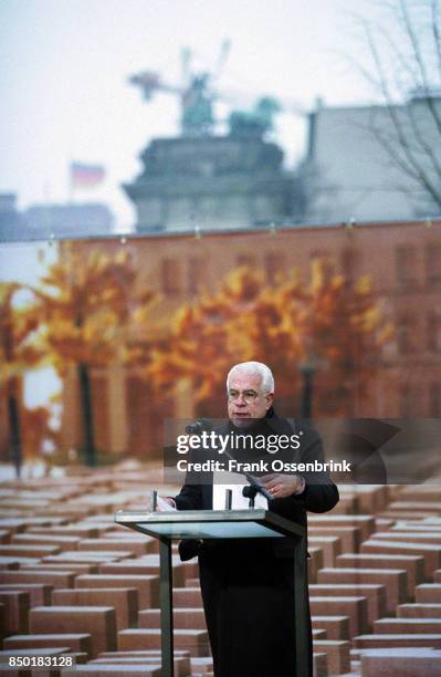 Speech by Peter Eisenmann, the American architect of the future monument commemorating the holocaust