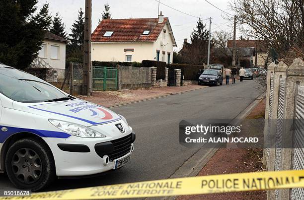 Photo prise le 24 février 2009, à Amilly près de Montargis, de la maison où trois enfants, deux jumelles de 14 mois et une fillette de 4 ans, ont été...