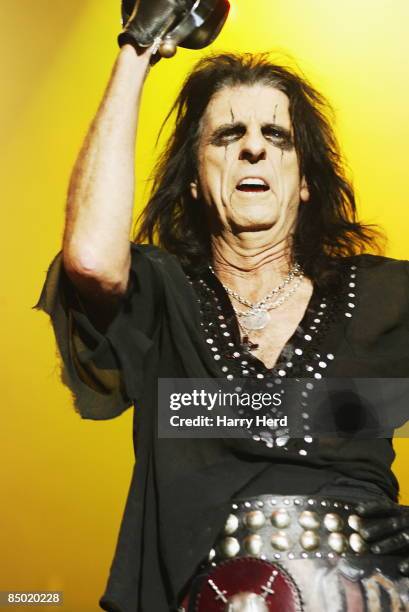 Photo of ALICE COOPER27, ALICE COOPER IN CONCERT AT BOURNEMOUTH B.I.C. ON 17TH. OF NOVEMBER 2005., 56 ATLANTIC PARK VIEW, WEST END, SOUTHAMPTON. SO18...