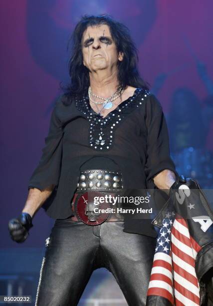 Photo of ALICE COOPER31, ALICE COOPER IN CONCERT AT BOURNEMOUTH B.I.C. ON 17TH. OF NOVEMBER 2005., 56 ATLANTIC PARK VIEW, WEST END, SOUTHAMPTON. SO18...