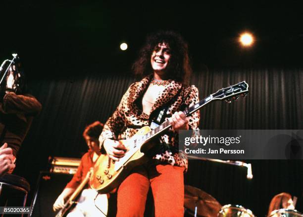 Photo of T REX and Marc BOLAN; w/Steve Currie behind