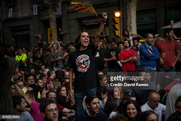 Demonstrators block the road outside the Catalan Pro-Independence Lefty party CUP headquarters on September 20, 2017 in Barcelona, Spain. Spanish...
