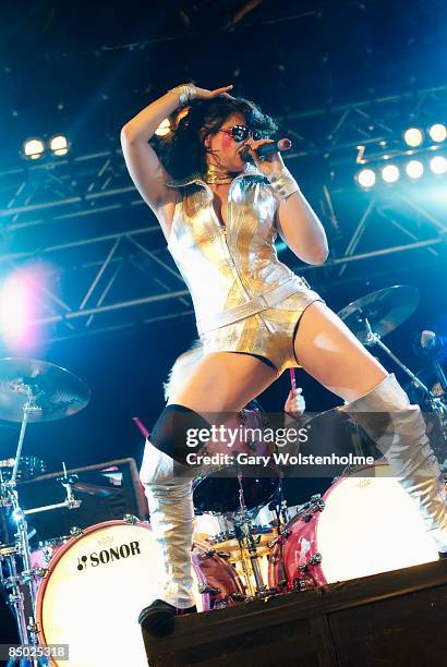 Photo of PEACHES, Peaches performing at Leeds Festival 2006