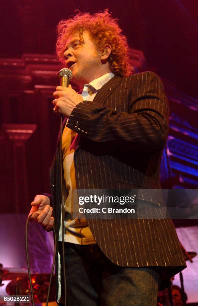 Photo of Mick HUCKNALL and SIMPLY RED, Mick Hucknall performing live on stage