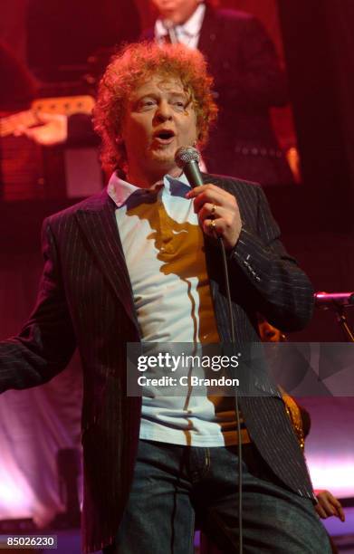 Photo of Mick HUCKNALL and SIMPLY RED, Mick Hucknall performing live on stage