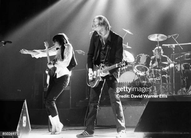 Photo of James HONEYMAN SCOTT and Chrissie HYNDE and PRETENDERS; L-R: Chrissie Hynde, James Honeyman Scott