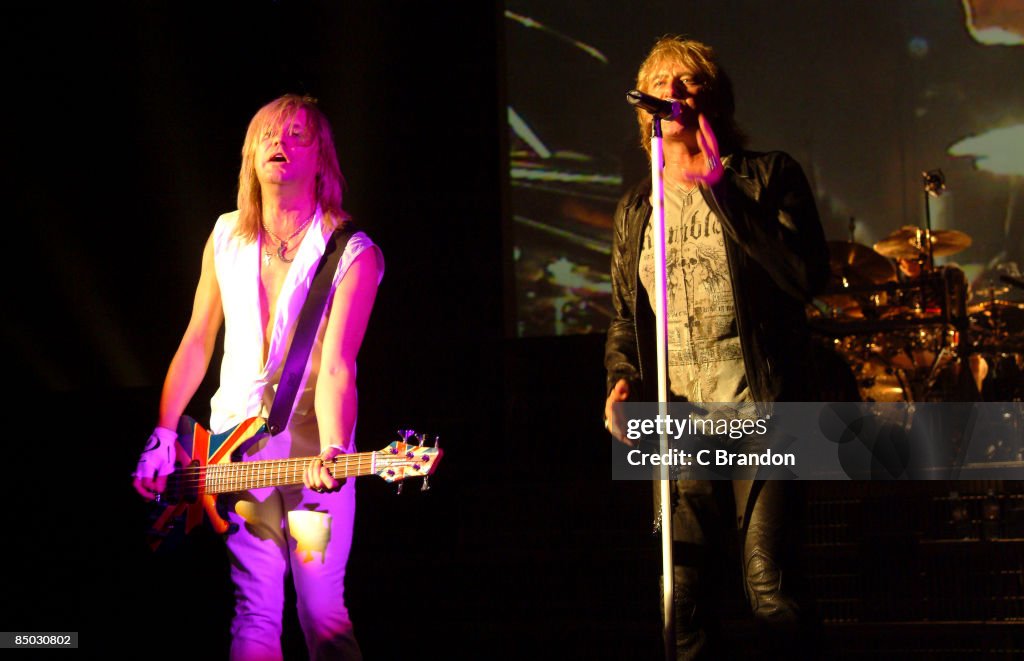 Photo of Joe ELLIOTT and DEF LEPPARD