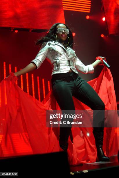 Photo of Keisha BUCHANAN and SUGABABES, Keisha Buchanan performing live on stage