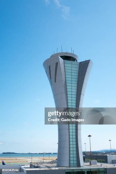 sfo tower - flughafen san francisco stock-fotos und bilder