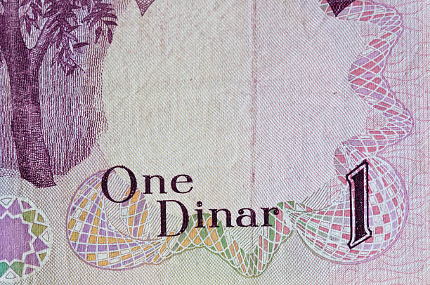 a one dinar kuwait bank note