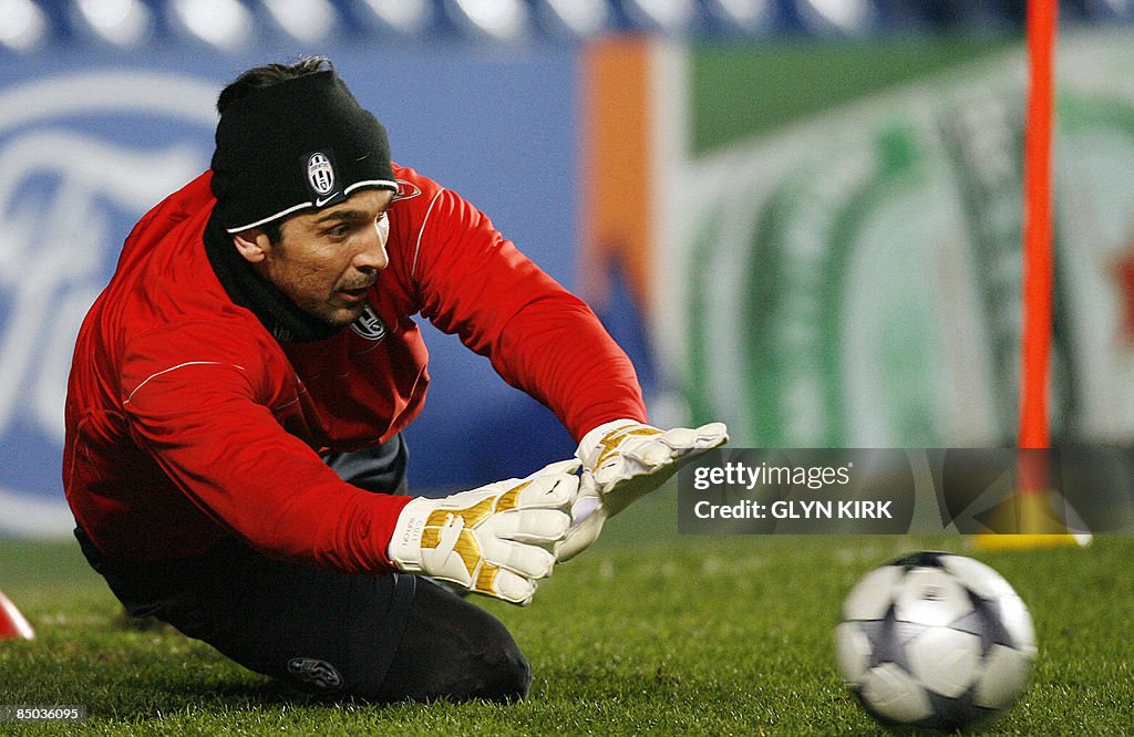 Juventus' Italian goalkeeper Gianluigi B