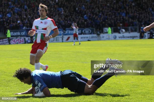 Leinster's Isa Nacewa scores a try against Biarritz during the Amlin Challenge Cup, Semi Final at the RDS, Dublin, Ireland.