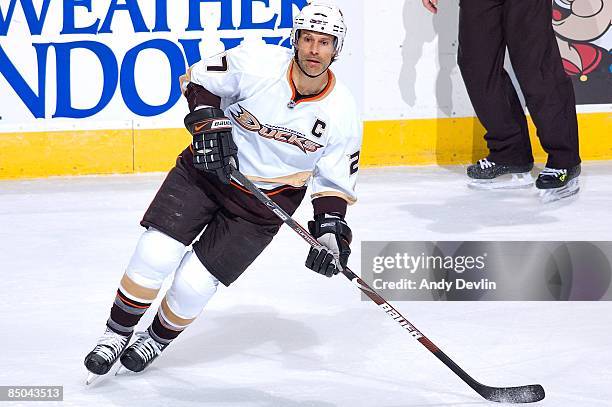 Scott Niedermayer of the Anaheim Ducks turns to follow the play against the Edmonton Oilers at Rexall Place on December 19, 2008 in Edmonton,...