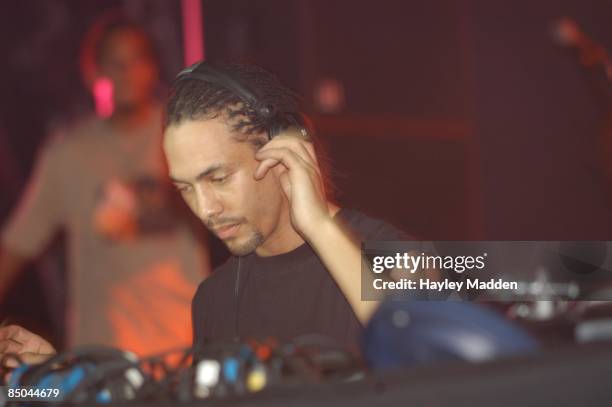 Roni S R Roni Size Uk Photos and Premium High Res Pictures - Getty Images