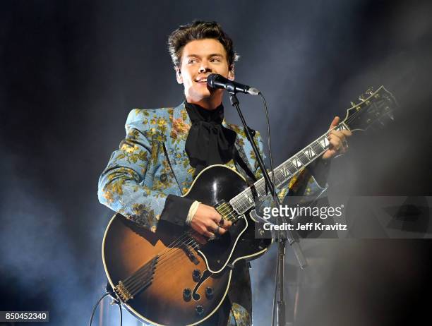 Harry Styles Photos and Premium High Res Pictures - Getty Images