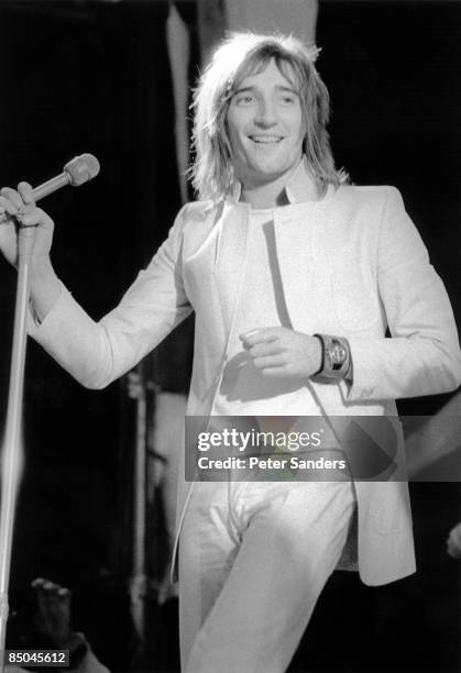 Photo of FACES and Rod STEWART; with the Faces, performing live onstage