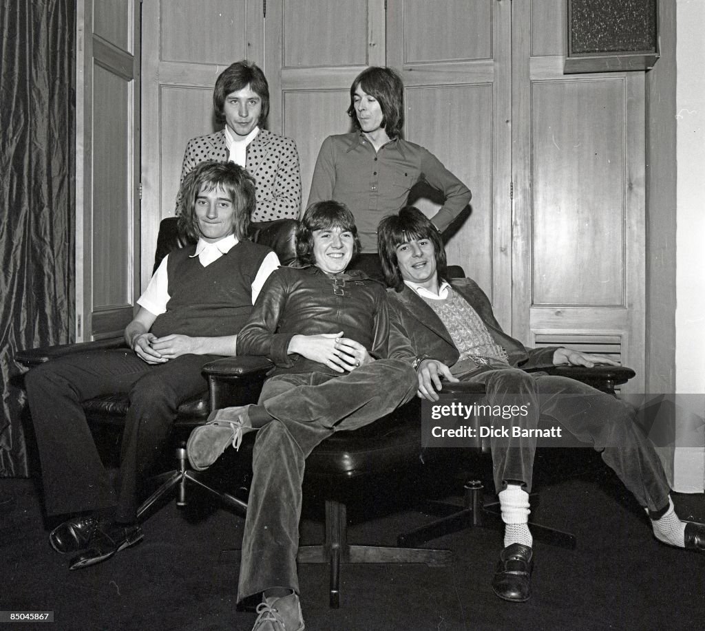 Photo of Ian McLAGAN and Kenney JONES and Rod STEWART and Ron WOOD and Ronnie LANE and Ronnie WOOD and FACES