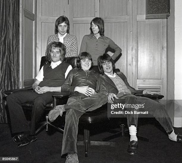 Photo of Ian McLAGAN and Kenney JONES and Rod STEWART and Ron WOOD and Ronnie LANE and Ronnie WOOD and FACES; L-R : Kenney Jones, Ian McLagan; : Rod...