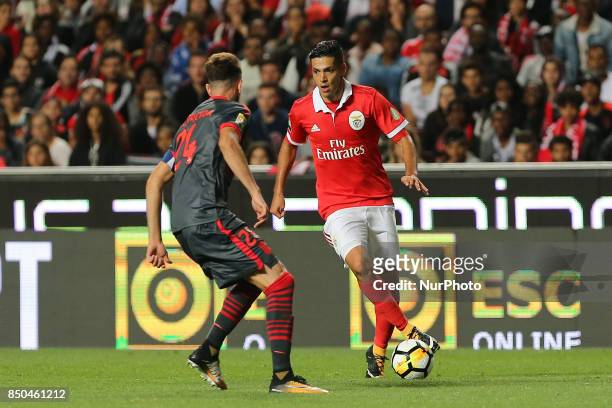 Benficas forward Raul Jimenez from Mexico and Bragas defender Ricardo Ferreira from Portugal during the Portuguese Cup 2017/18 match between SL...