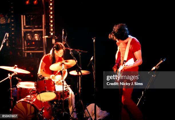 Photo of Jack WHITE and Meg WHITE and WHITE STRIPES, Meg and Jack White performing on stage