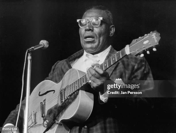 Howlin Wolf Photos and Premium High Res Pictures - Getty Images