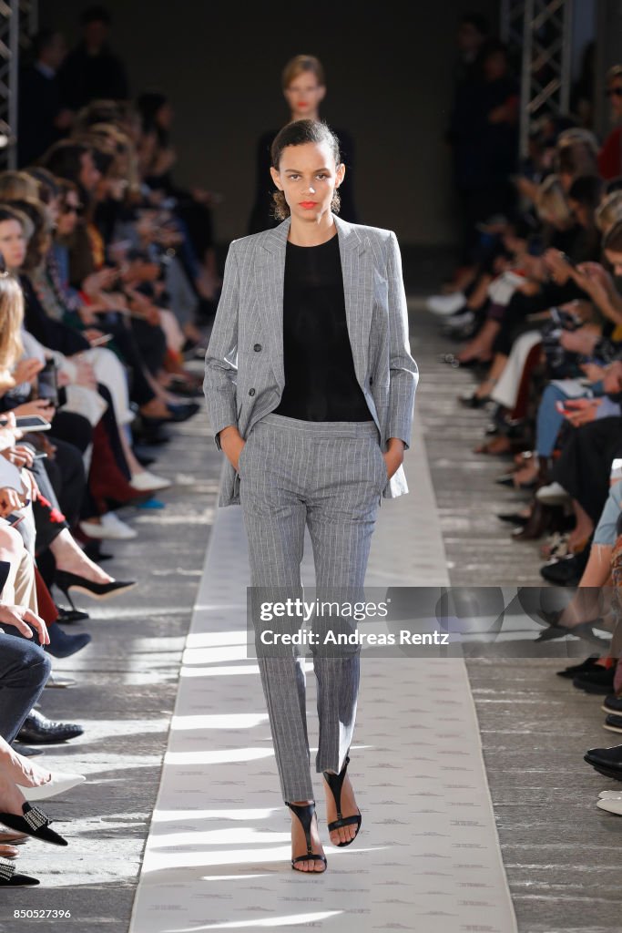 Max Mara - Runway - Milan Fashion Week Spring/Summer 2018