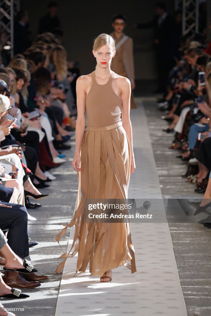 Max Mara - Runway - Milan Fashion Week Spring/Summer 2018