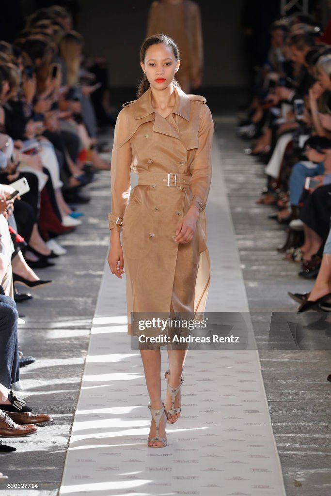 Max Mara - Runway - Milan Fashion Week Spring/Summer 2018