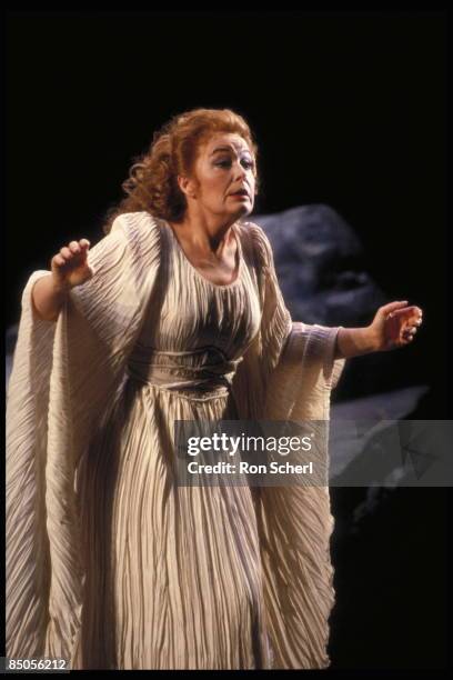 Photo of Gwyneth JONES and SIEGFRIED, Gwyneth Jones as Brunnhilde