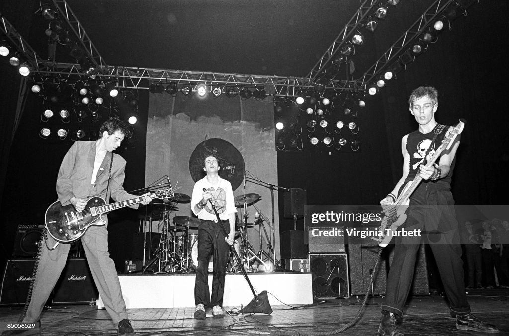 Photo of Joe STRUMMER and CLASH and Mick JONES and Paul SIMONON