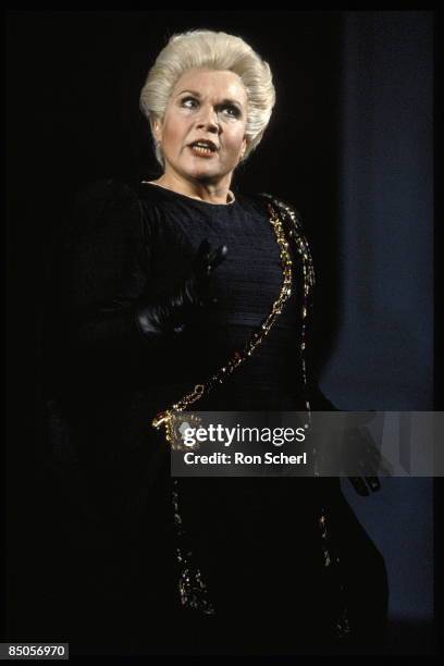 Photo of Marilyn HORNE and ORLANDO FURIOSO, Marilyn Horne as Orlando