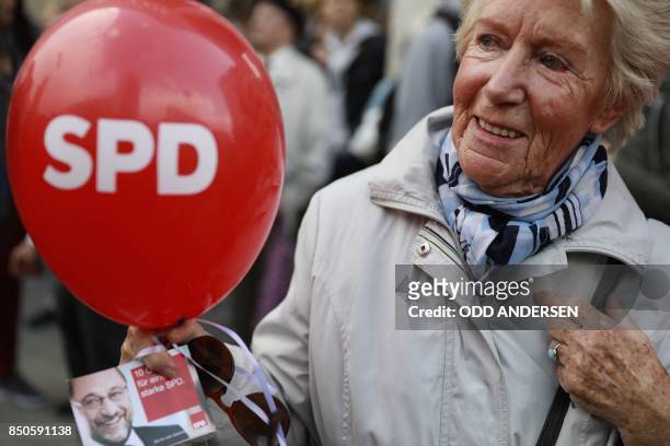Supporter of Social Democrats Party leader and candidate for Chancellor Martin Schulz holds a balloon prior an election campaign rally of the SPD in...