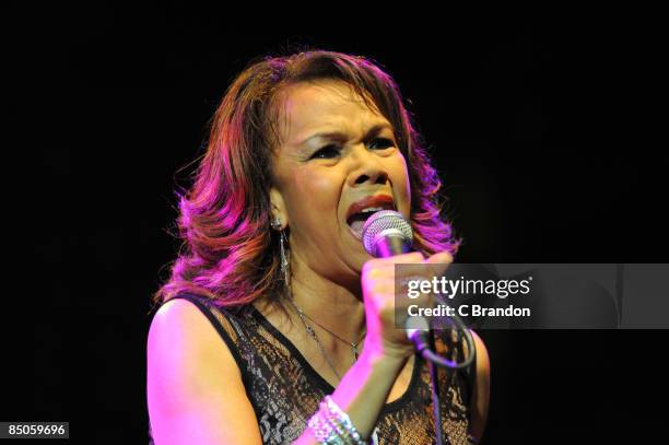 Staton 46 Candi Staton Performs At Shepherds Bush Empire Stock Photos, High ...
