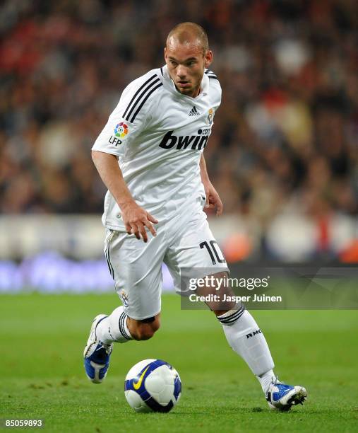 Wesley Sneijder of Real Madrid runs with the ball during the La Liga match between Real Madrid and Betis at Santiago Bernabeu stadium on February 21,...