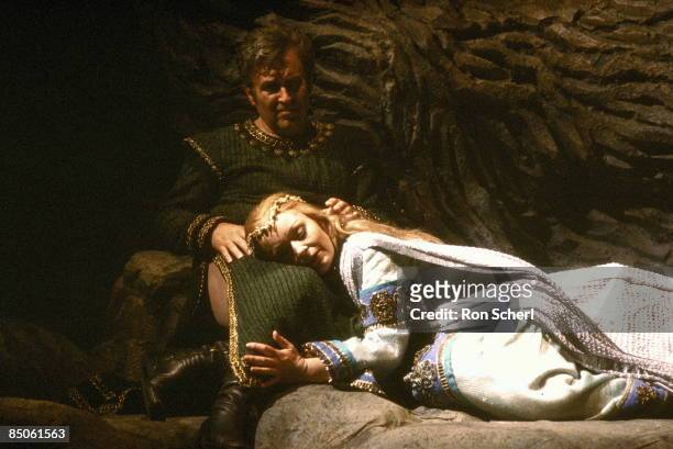 Photo of Gwyneth JONES and Spas WENKOFF and TRISTAN AND ISOLDE, Gwyneth Jones as Isolde, Spas Wenkoff as Tristan