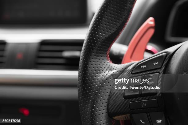 steering wheel - car horn stock-fotos und bilder