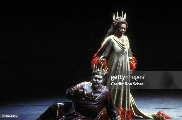 Photo of Timothy NOBLE and Shirley VERRETT and MACBETH, Shirley Verrett as Lady Macbeth, Timothy Noble as Macbeth 1986