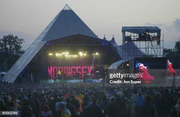 Photo of Glastonbury, Glastonbury 2004, Pyramid stage / sunset / crowd / morrissey
