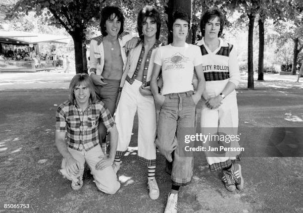 Photo of BAY CITY ROLLERS and Derek LONGMUIR and Stuart Woody WOOD and Eric FAULKNER and Les McKEOWN and Alan LONGMUIR, L-R: Derek Longmuir, Stuart...