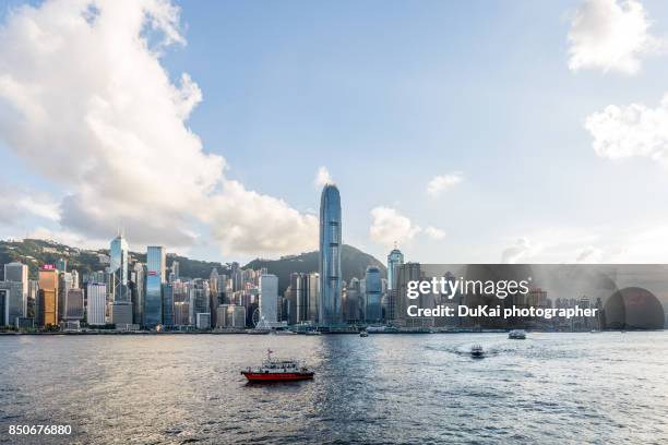 hong kong skyline - hong kong harbour stock pictures, royalty-free photos & images