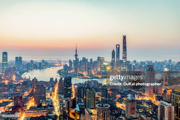 shanghai sunrise - torre oriental pearl imagens e fotografias de stock