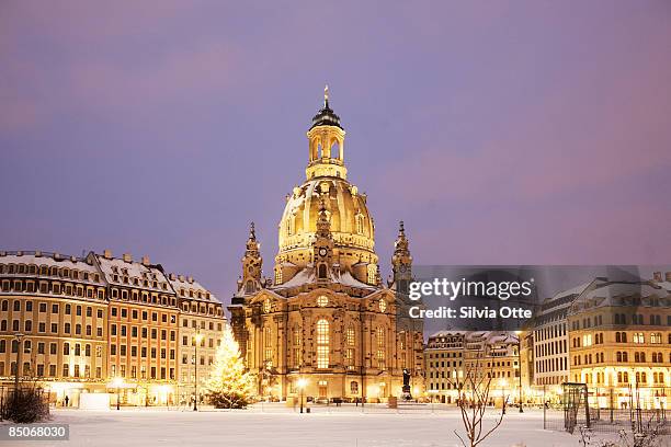 dresden frauenkirche in snow at night - dresde fotografías e imágenes de stock