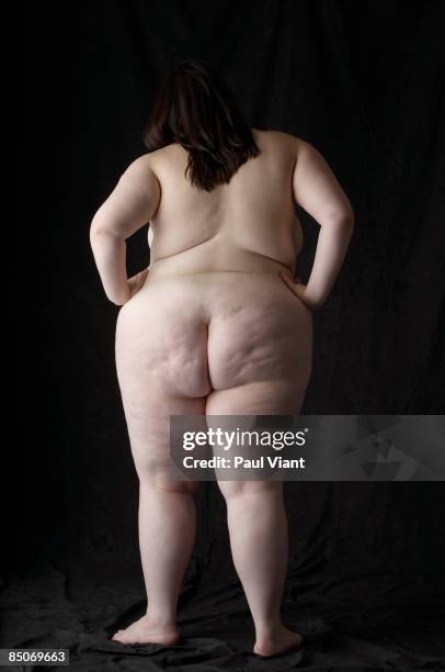 back shot of large nude lady - bare bottom stock pictures, royalty-free photos & images