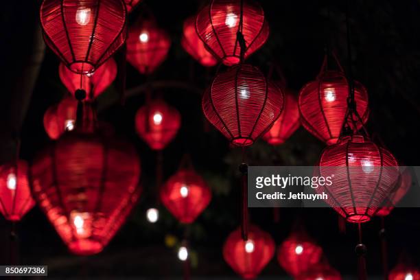 lanterns in hoi an city, vietnam - lanterna chinesa imagens e fotografias de stock
