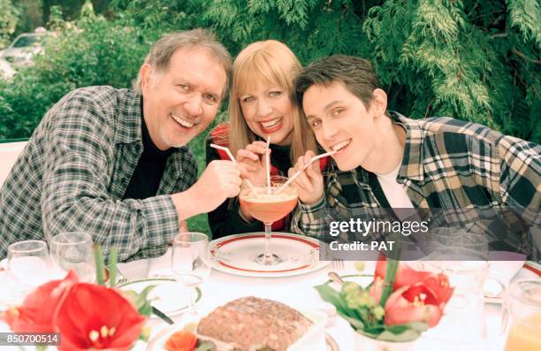 Stone et Charden avec leur fils Baptiste en mars 1997, France.