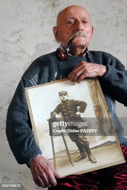 Louis de Cazenave ancien combattant de la guerre de 14-18, né le 16 octobre 1897 à Saint-Georges-d'Aurac , s'engage en 1916 à l'age de 19 ans, et est...